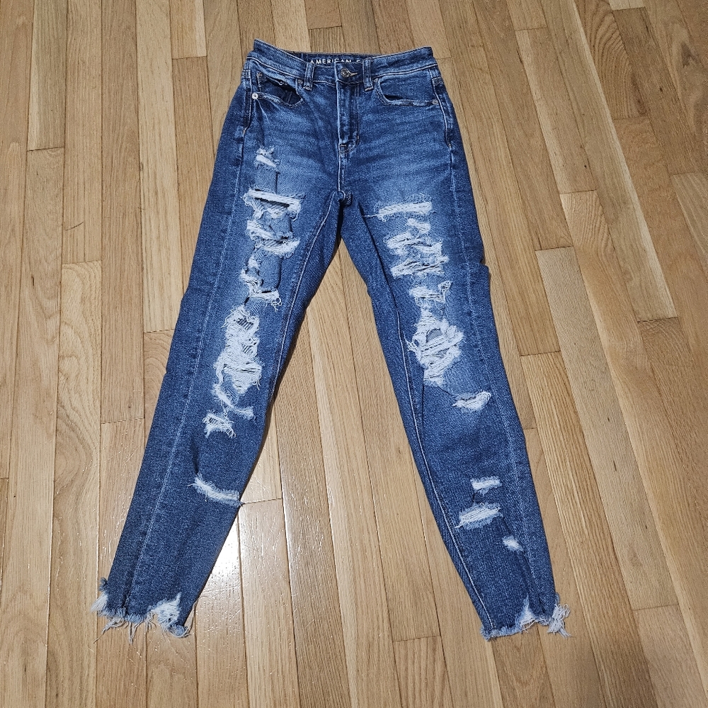 American Eagle Distressed Jeans size 000 short